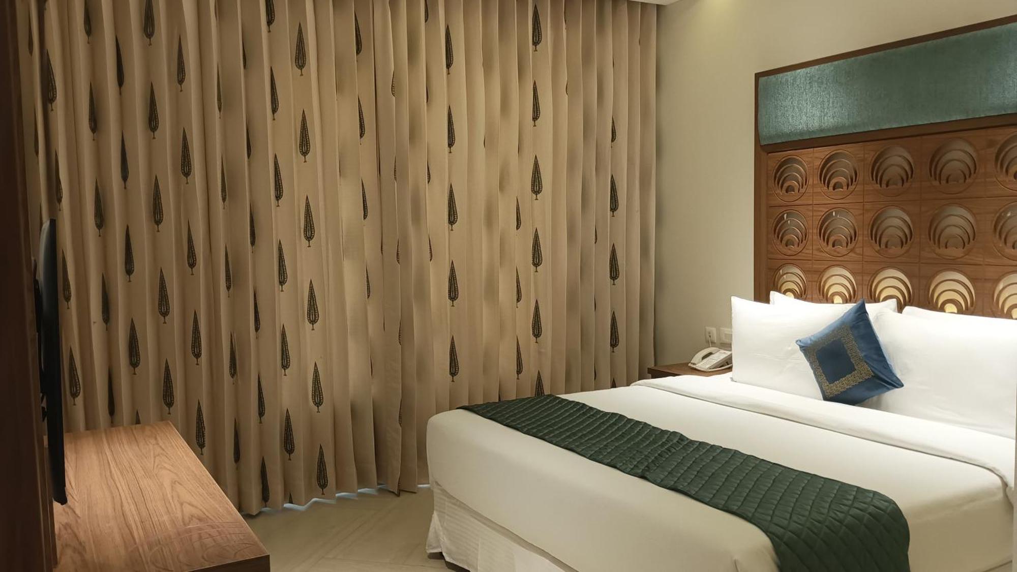 Hawthorn Suites By Wyndham Dwarka Exterior foto
